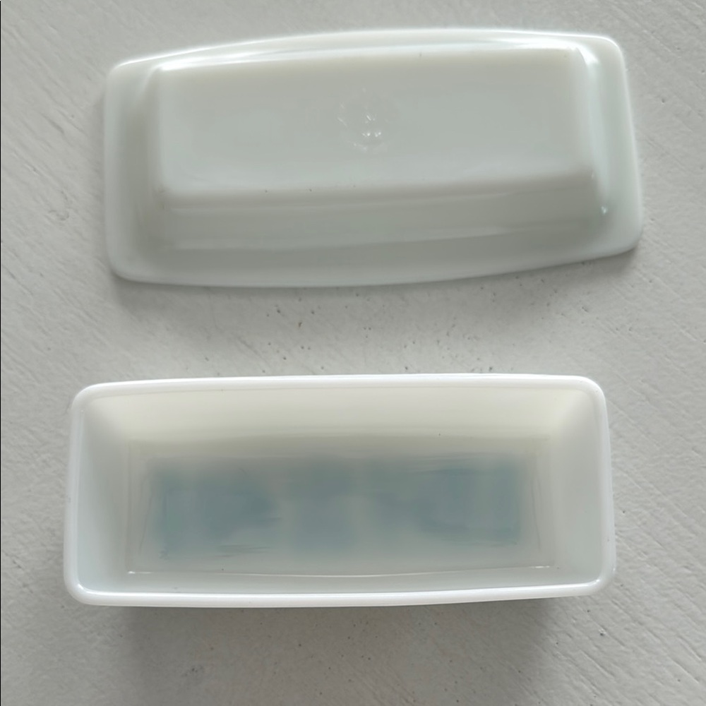 Vintage Pyrex Butterprint butter Dish with Teal Folk Art Design - Picture 4 of 4